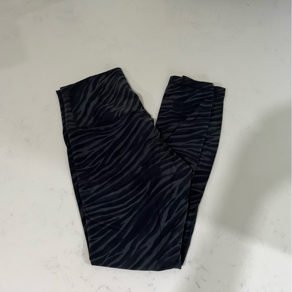 EUC lululemon align high rise leggings 25”